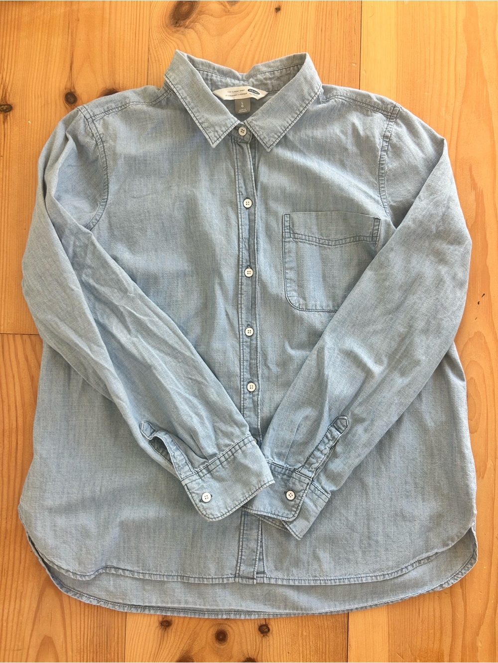 Women’s Old Navy light Denim Button Down Size Large 100% Cotton